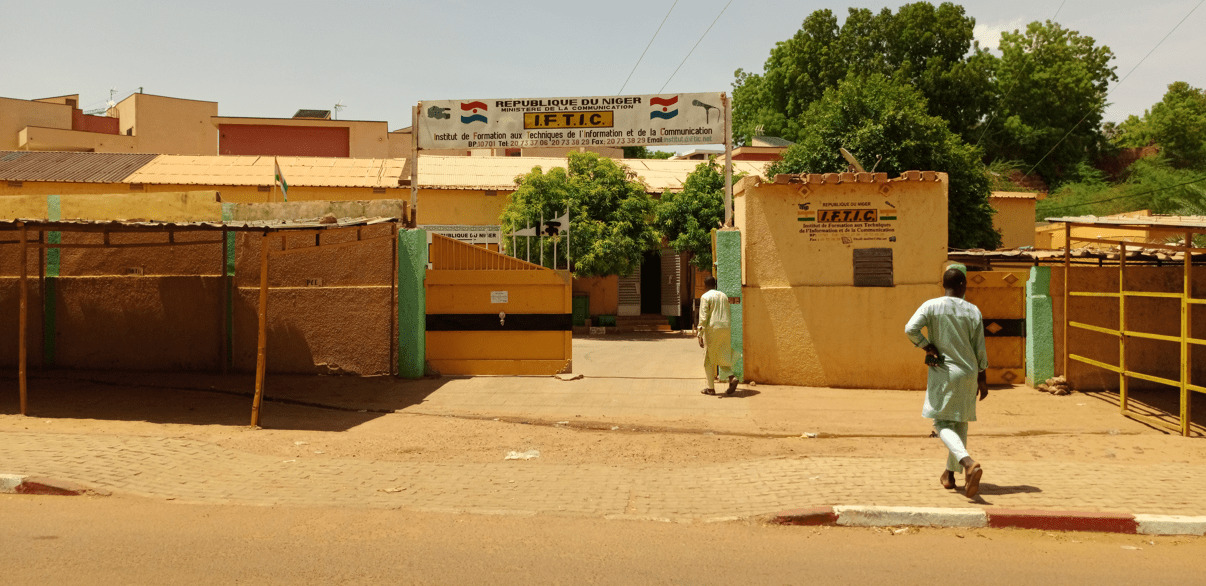 ÉCOLE SUPÉRIEURE DES SCIENCES DE LA COMMUNICATION ET DES MÉDIAS